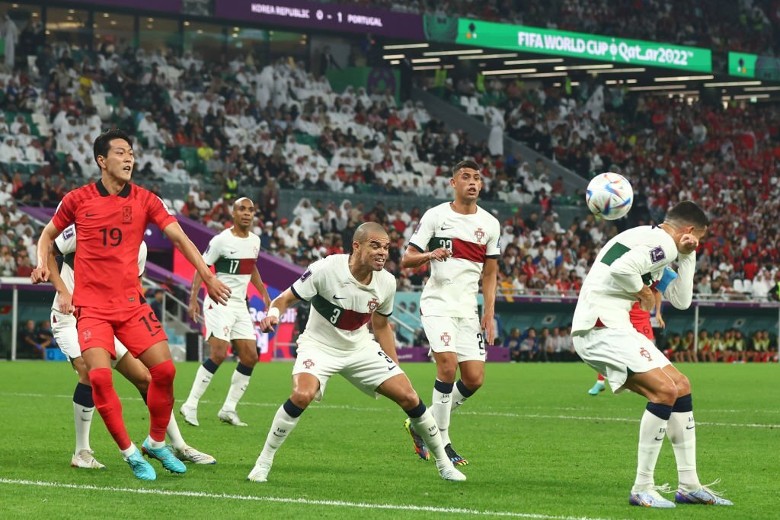 Ronaldo ‘hóa báo’ như Lukaku: Giúp đối thủ ghi bàn rồi bỏ lỡ cơ hội trước khung thành trống - Ảnh 1