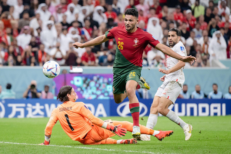 Goncalo Ramos ghi hat-trick đầu tiên ở World Cup 2022 - Ảnh 3