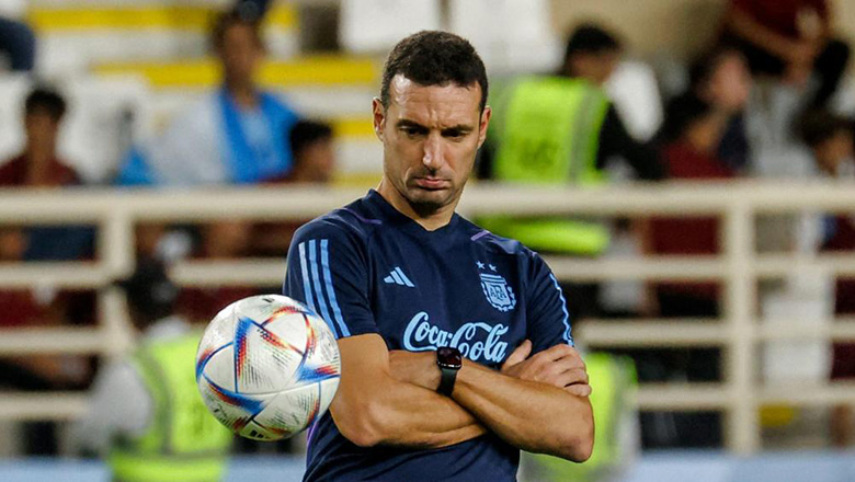 HLV Scaloni nổi giận lôi đình vì báo chí Argentina tiết lộ chuyện cầu thủ bị chấn thương - Ảnh 1