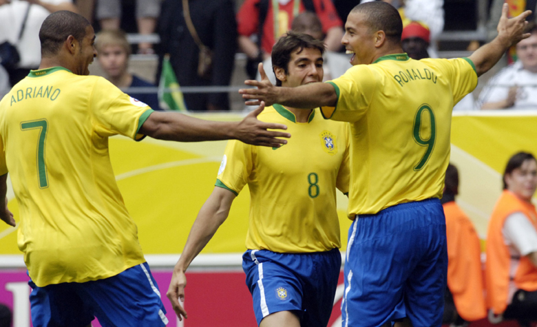 Kaka: Ở Brazil, Ronaldo chỉ là một ông béo khi bước xuống phố - Ảnh 1