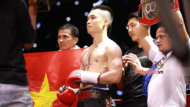 Đinh Hồng Quân thắng Arnel Baconaje, đai Boxing IBF châu Á bỏ trống - Ảnh 4