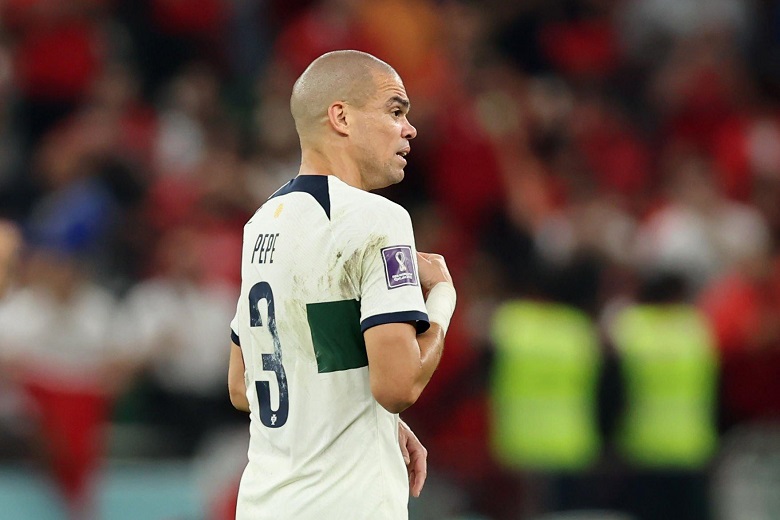 Pepe gãy xương tay vẫn đá hết trận Morocco vs Bồ Đào Nha - Ảnh 1