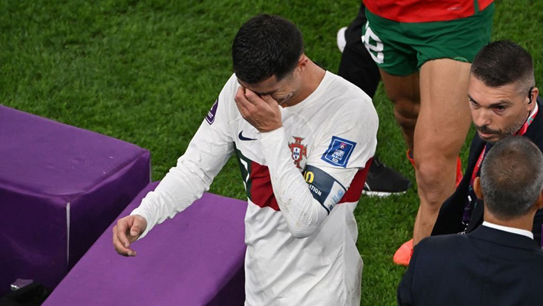 Ronaldo khóc nức nở sau khi ĐT Bồ Đào Nha bị loại khỏi World Cup 2022 - Ảnh 5