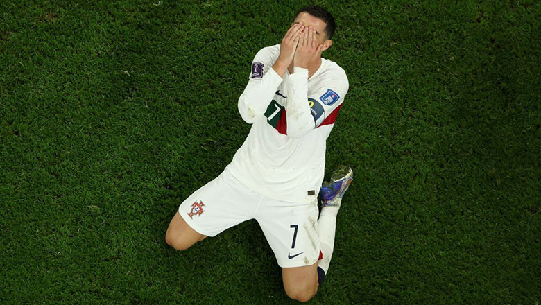 Ronaldo khóc nức nở sau khi ĐT Bồ Đào Nha bị loại khỏi World Cup 2022 - Ảnh 6