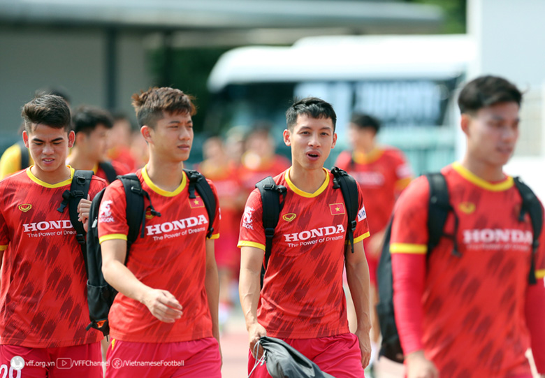 Văn Quyết: Các tuyển thủ Việt Nam cạnh tranh rất gay gắt để được dự AFF Cup 2022 - Ảnh 2