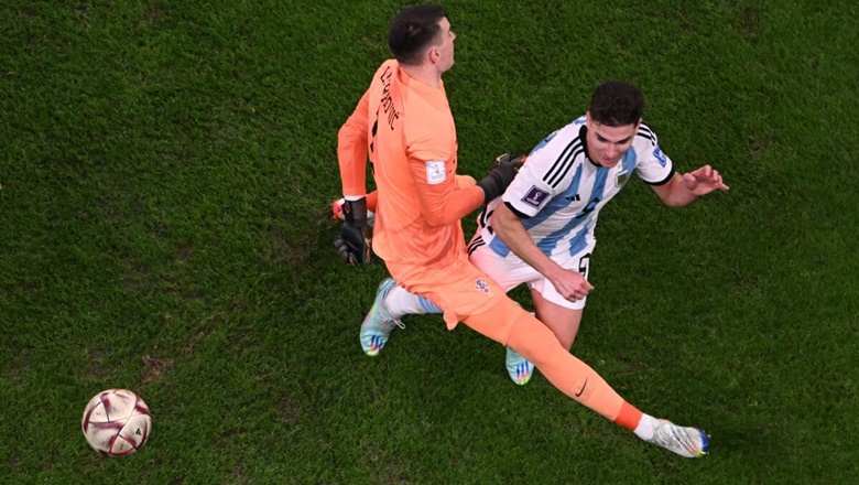 Quả phạt đền của Messi ở trận thắng Croatia gây tranh cãi - Ảnh 1
