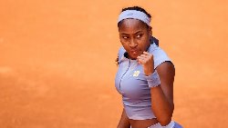 Gauff giải mã thành công thần đồng Andreeva, gặp Swiatek ở bán kết Madrid Open