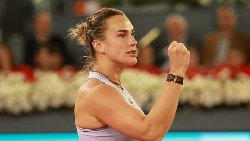 Kết quả tennis ngày 1/5: Sabalenka và Swiatek vào bán kết Madrid Open