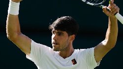 Alcaraz ‘hút chết’ sau 5 set ở trận ra quân Wimbledon 2025
