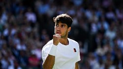 Alcaraz thắng dễ tay vợt sinh viên, vào vòng 3 Wimbledon 2025