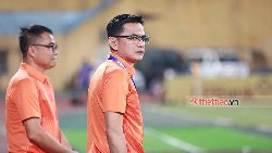HLV Kiatisuk lý giải việc tung hậu vệ vào sân khi đang thua ở trận CAHN gặp Nam Định