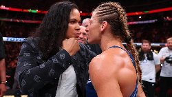 Cựu vô địch UFC đồng ý trở lại thi đấu, chạm trán Kayla Harrison