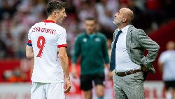 Mất băng thủ quân trong lúc ru con ngủ, Lewandowski tố bị HLV Ba Lan 'phản bội'