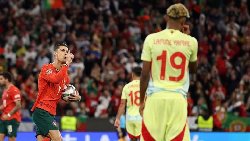 Ronaldo - Yamal: Cuộc chiến 2 thế hệ và chiến thắng cho người bản lĩnh