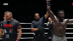 Anatoly Malykhin thua võ sĩ Senegal, mất đai ONE Championship