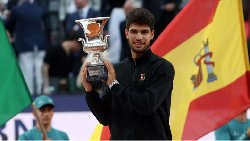 Thắng Sinner trận thứ tư liên tiếp, Alcaraz vô địch Rome Masters 2025