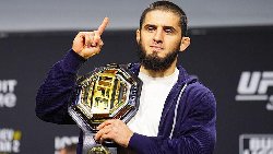 Islam Makhachev bỏ đai UFC Lightweight, lên hạng Welterweight thi đấu