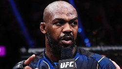 Jon Jones ám chỉ UFC giấu lịch thi đấu khiến mình bị chỉ trích