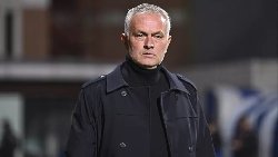 Người hâm mộ lo lắng vì HLV Jose Mourinho sắp lên bàn mổ