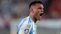 Kết quả bóng đá Chile vs Argentina: Bàn thắng phút chót, 'tót' vào vòng trong