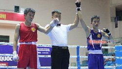 Sẳm Minh Phát được ghi nhận 'thua knock-out kỹ thuật' vì HLV tung khăn xin thua