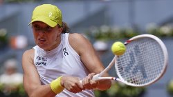 Sabalenka và Swiatek cùng giành vé vào Tứ kết Madrid Open 2025
